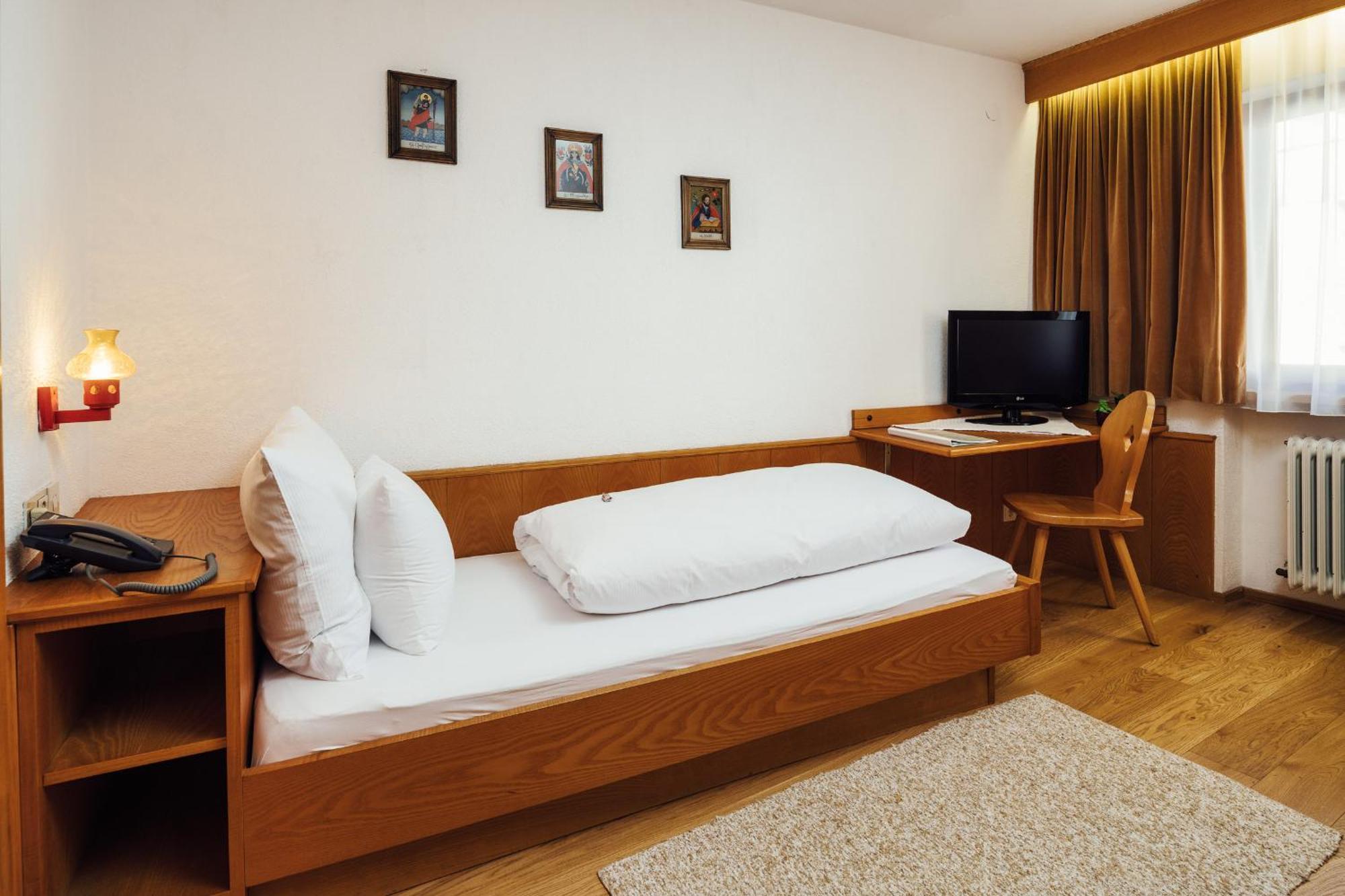 Hotel Komperdell แซร์เฟาส์ ภายนอก รูปภาพ