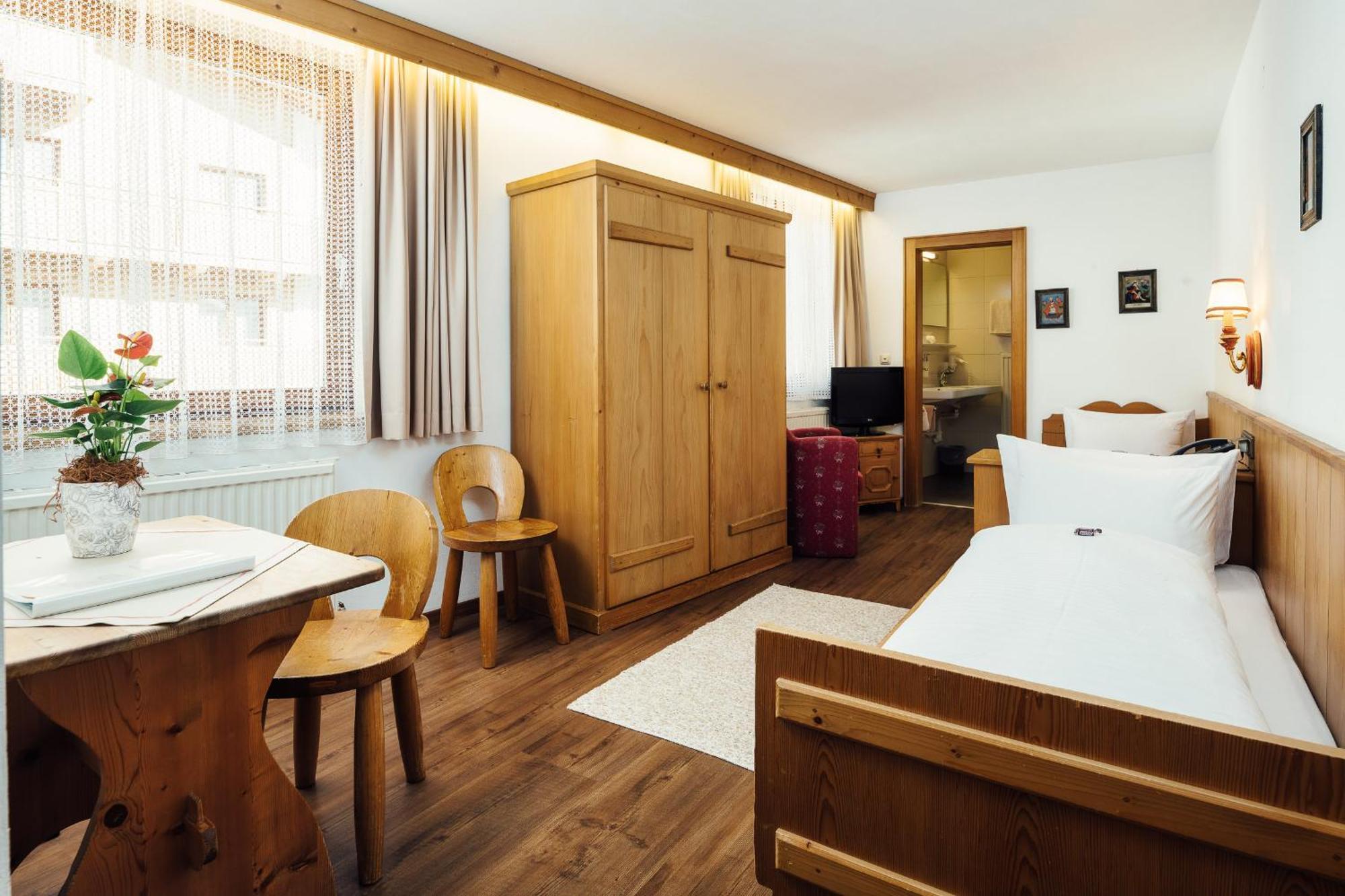 Hotel Komperdell แซร์เฟาส์ ภายนอก รูปภาพ